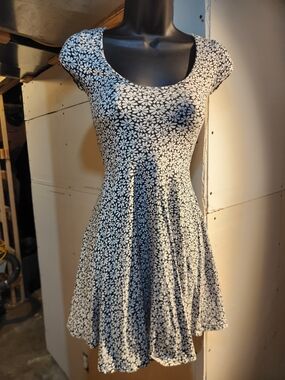 Aeropostale Black and White Floral Scoop-Neck Midi Dress